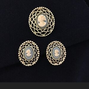 SARAH COVENTRY THREE PIECE CAMEO SET. EARRINGS AND A BROOCH/PENDENT ☆☆3FOR$25☆☆